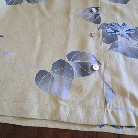 TOMMY BAHAMA Women's Yellow Floral Silk Button Up Vintage Shirt Size Large - Picture 4 of 10